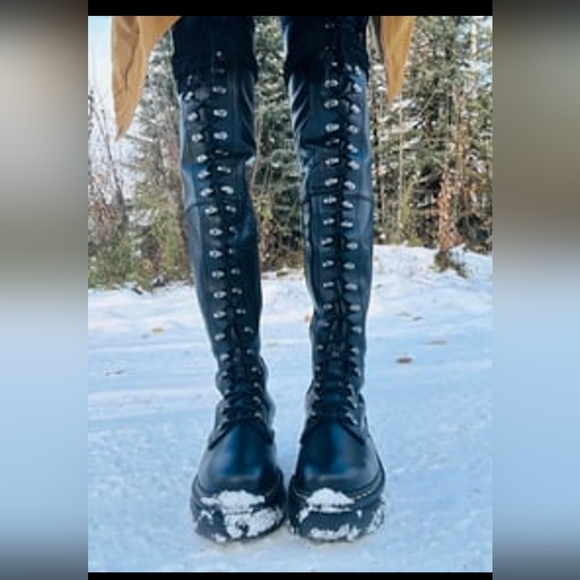 RARE Dr. Martens Audrick 22Eye ExtremeLace Thigh High Platform Boots Size 11 NIB - Picture 5 of 13